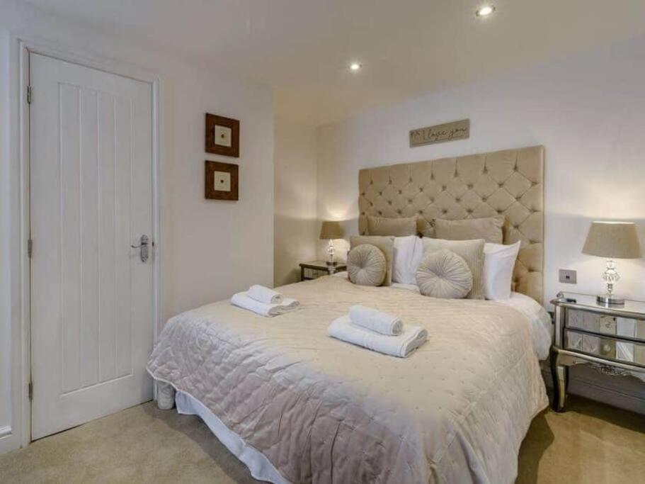 The Hideaway Luxury 5* 2 Bed Garden Apartment 스카버러 외부 사진