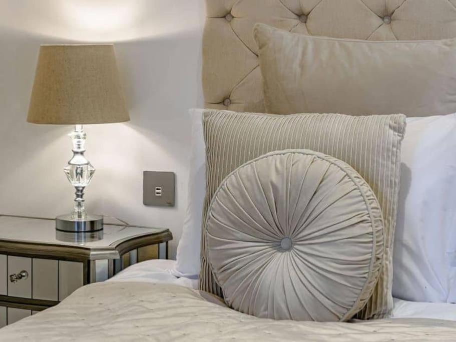 The Hideaway Luxury 5* 2 Bed Garden Apartment 스카버러 외부 사진
