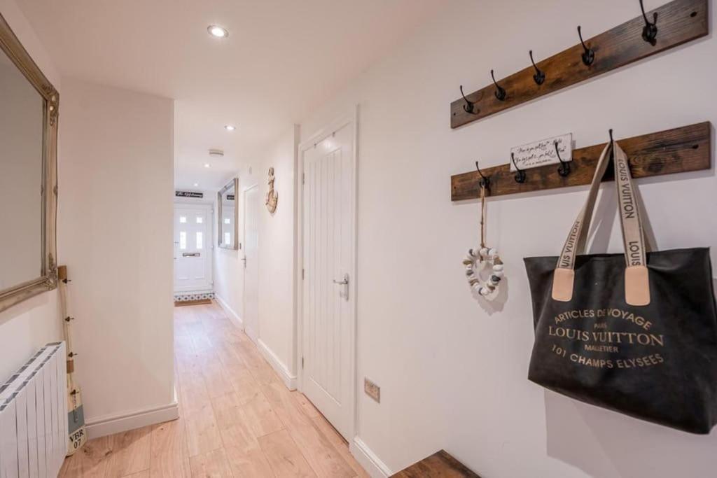 The Hideaway Luxury 5* 2 Bed Garden Apartment 스카버러 외부 사진